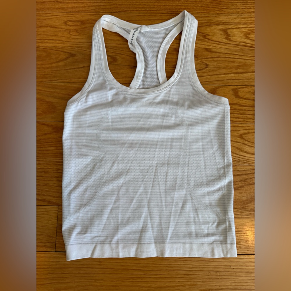 Lululemon Swiftly Tech Racerback Women’s Tank Top.